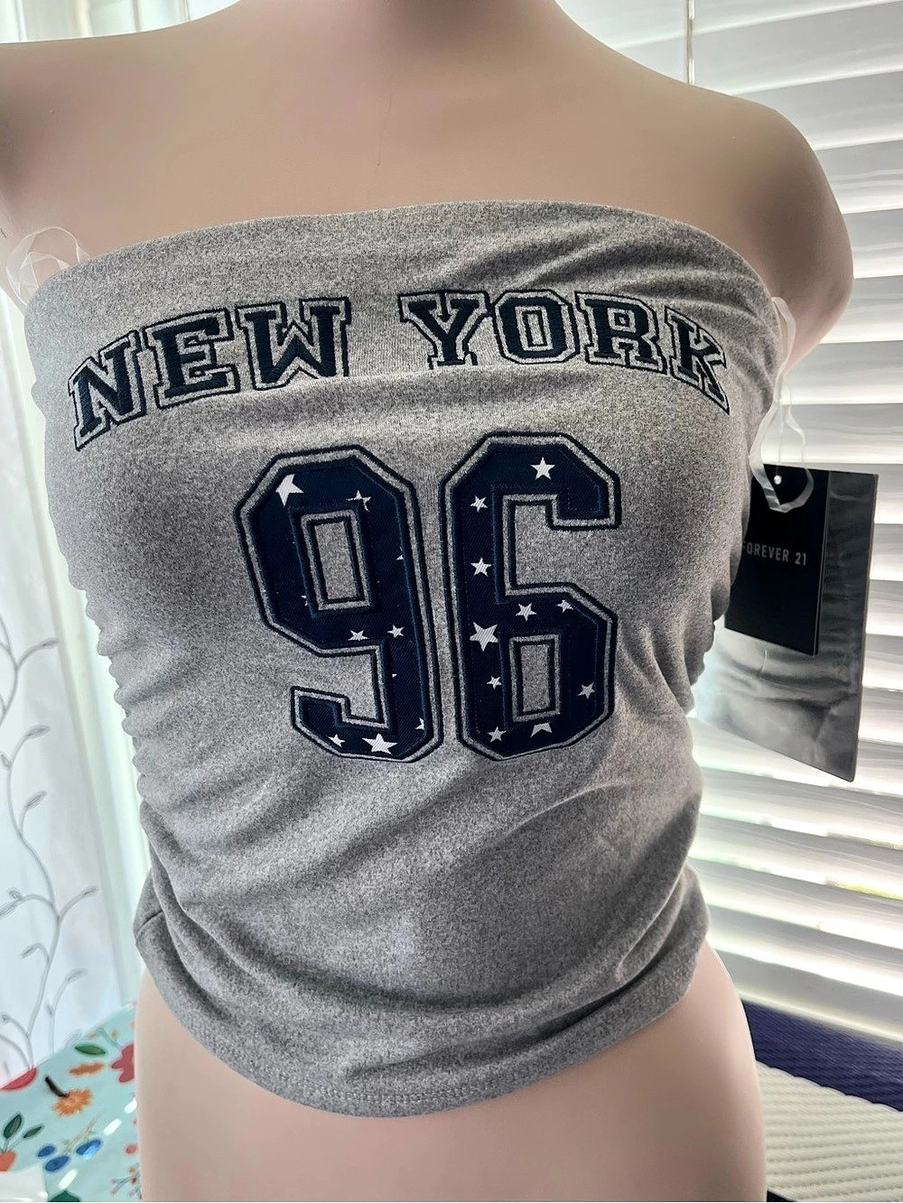 Forever 21 Strapless Graphic Crop Top in Gray Size Medium NWT